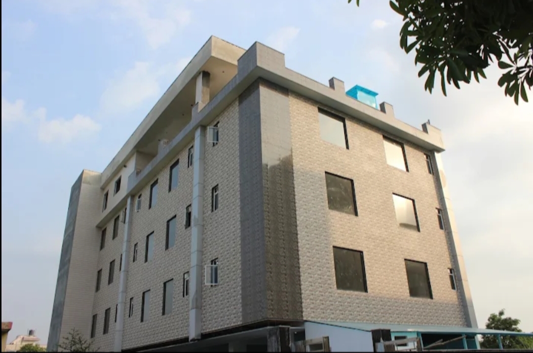 Anant Hotels, Bailey Road, Prayagraj